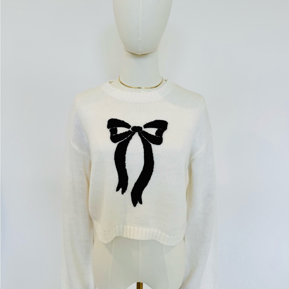 Elegant White Sweater with Black Bow